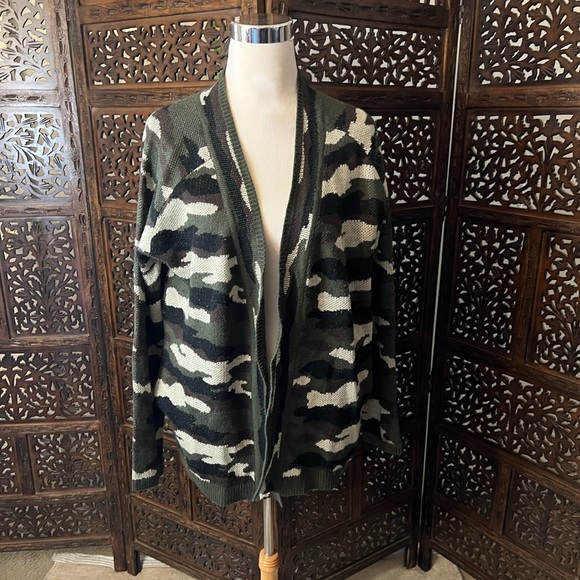 Camo Cardigan - Picture 1 of 4